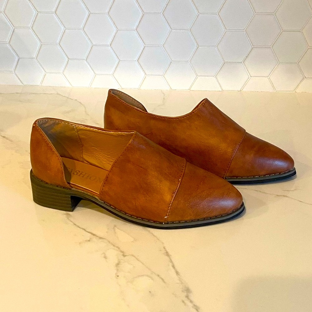 NWT Fashion Hollow Out Styled Slip On Size 6.5 or 36